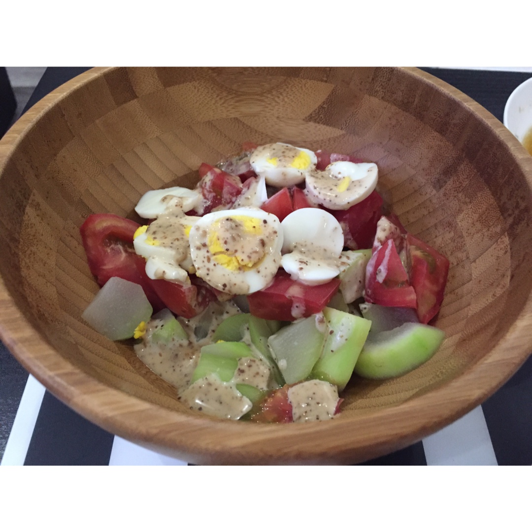 西葫芦番茄鸡蛋沙拉