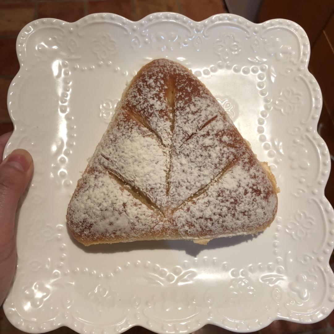 椰蓉奶酥馅软面包