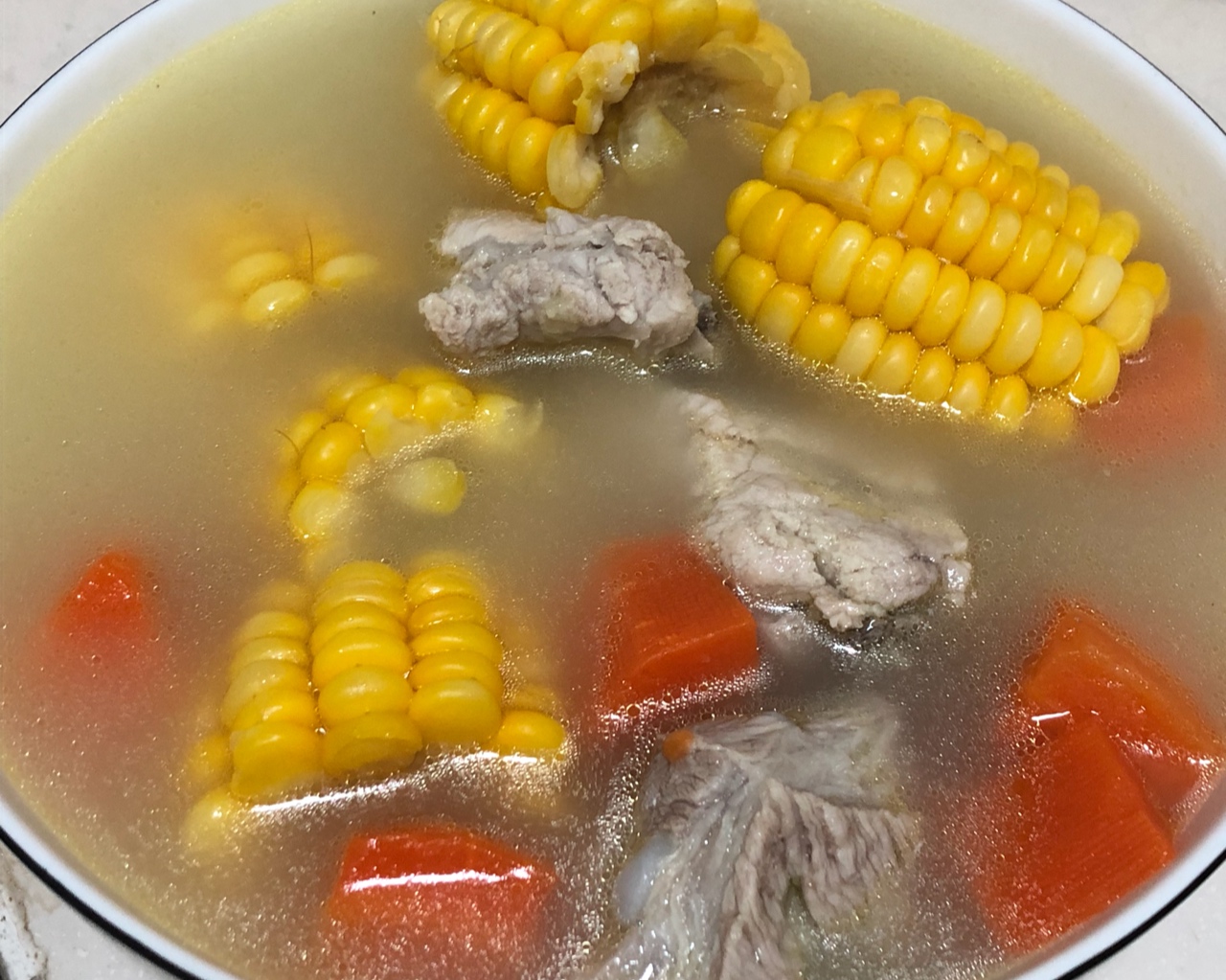 玉米🌽胡萝卜🥕排骨汤的做法