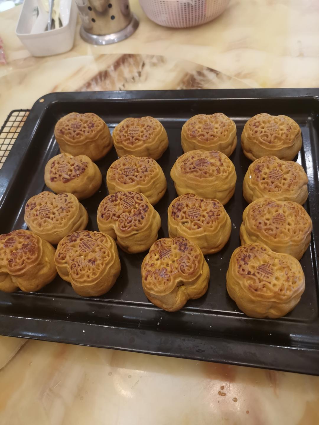 广式月饼—蛋黄莲蓉月饼