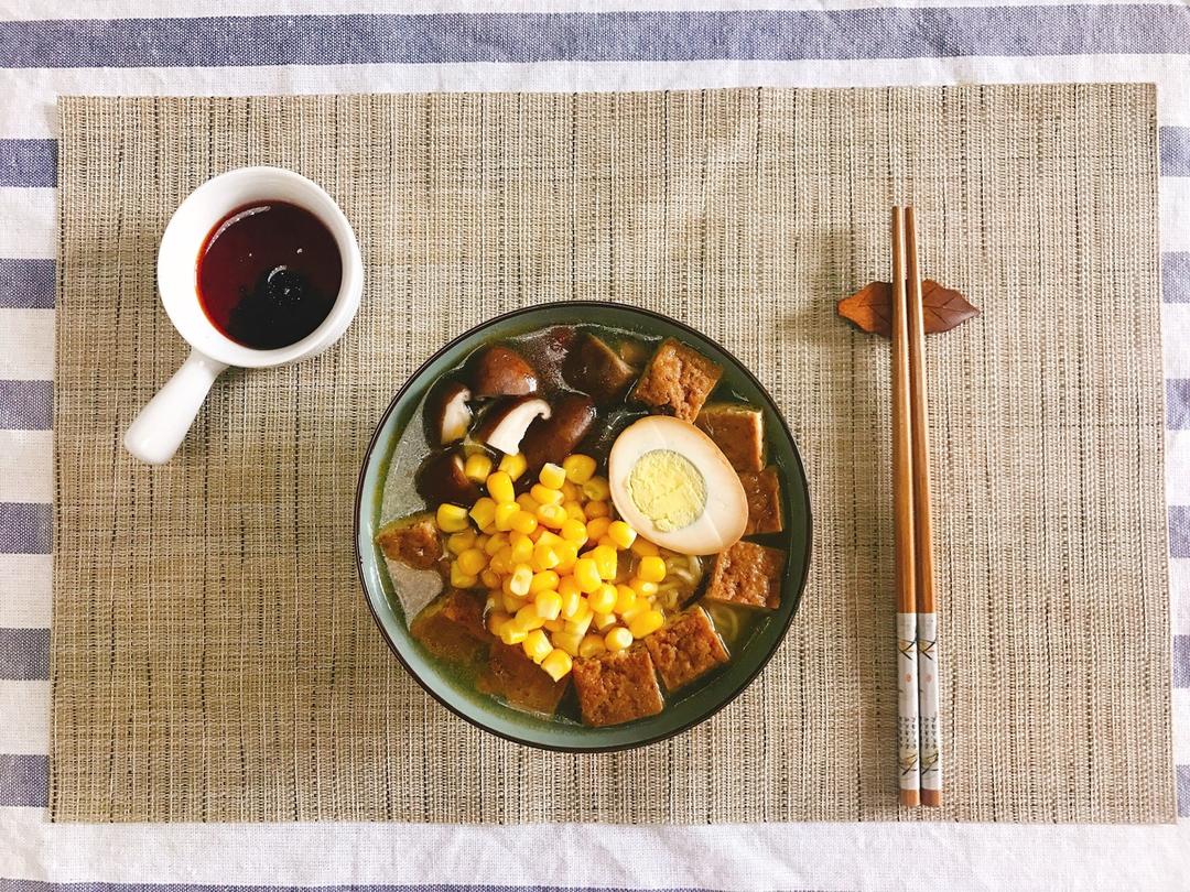 满足食欲的深夜秘密 森系浓香泡面