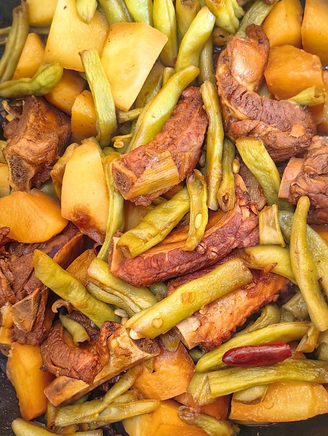 硬菜代表--排骨炖豆角土豆（豆角焖面胚子）