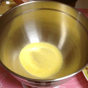 葡萄干玉米发糕的做法 步骤1
