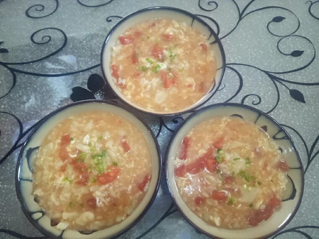 不用揉面就能吃的美味面食——西红柿小鱼面疙瘩