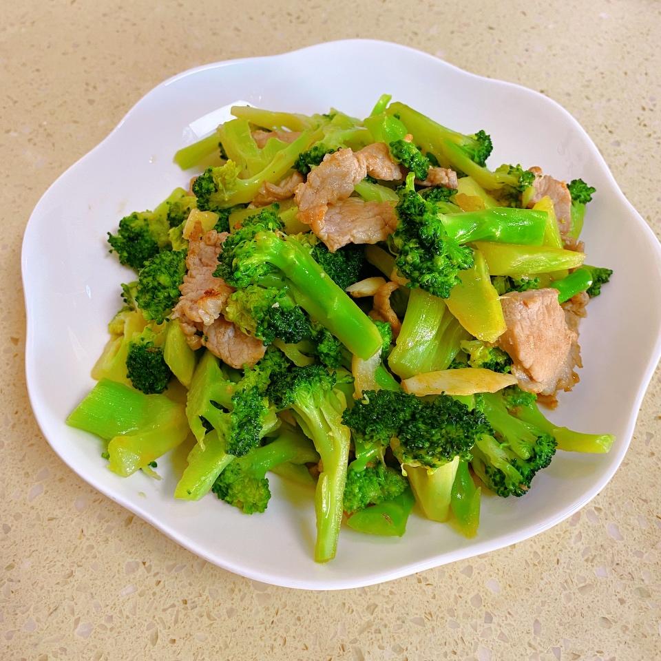 炒西蓝花🥦（西兰花——简单家常菜）的做法