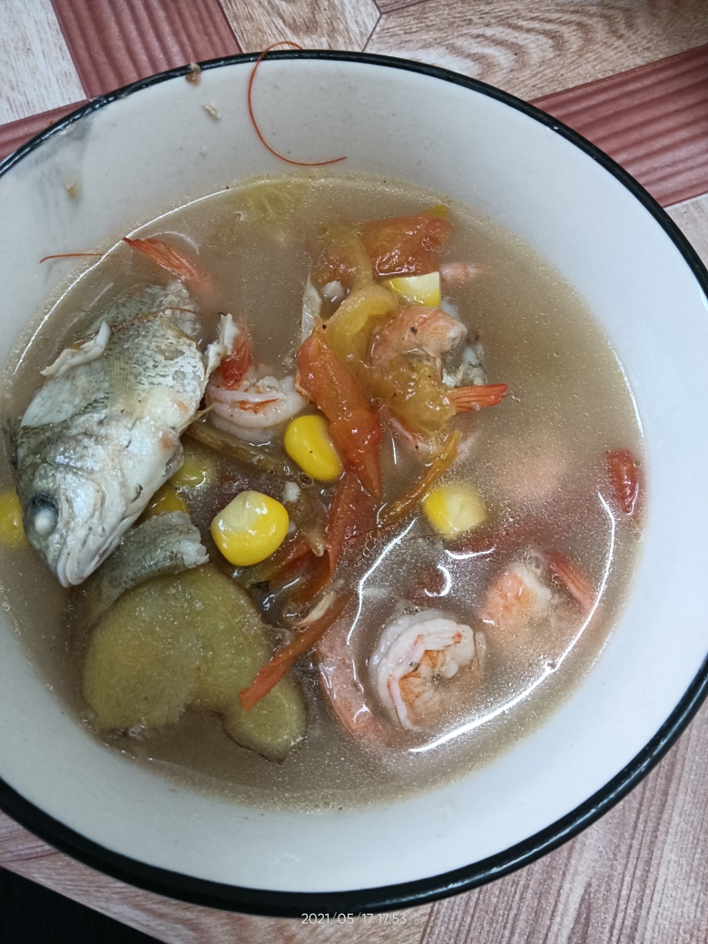 杂鱼虾仁番茄汤的做法