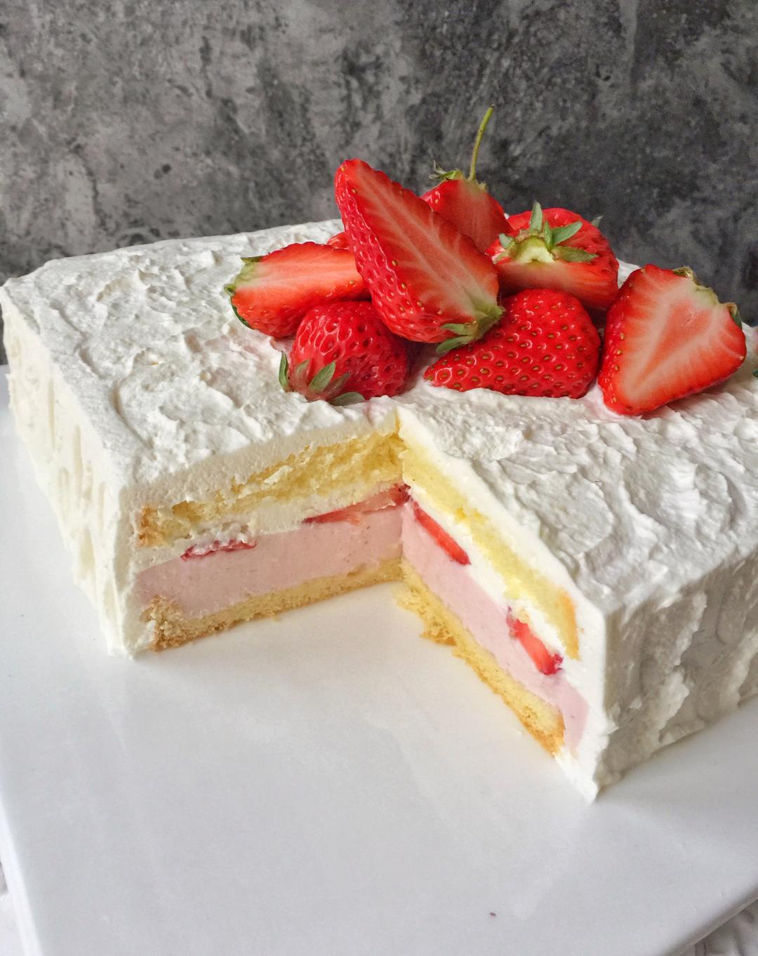 草莓慕斯奶油蛋糕 | 手残星人的奶油抹面大法的做法