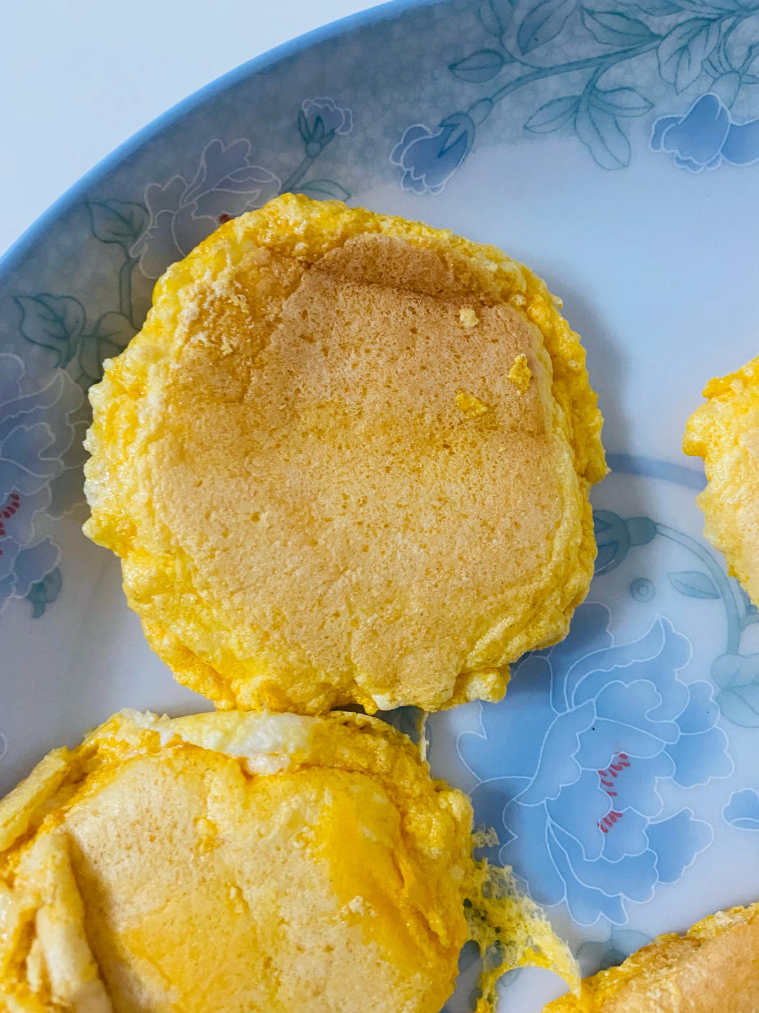 不用烤箱 15分钟无油低糖的舒芙蕾蛋糕松饼 🥞 蓬松绵软