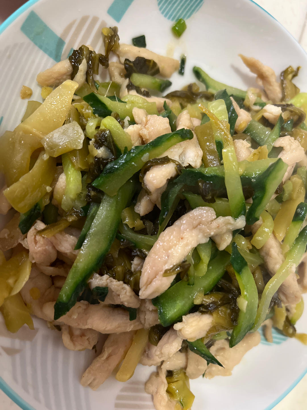 酸菜炒鸡丝~太阳谷菜谱