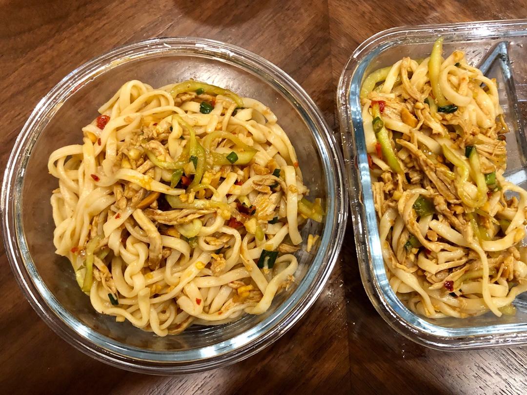 麻辣鸡丝凉面