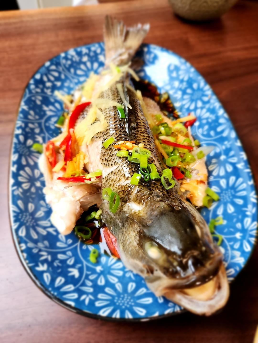 10分钟做 清蒸鲈鱼 （附切鱼图解）