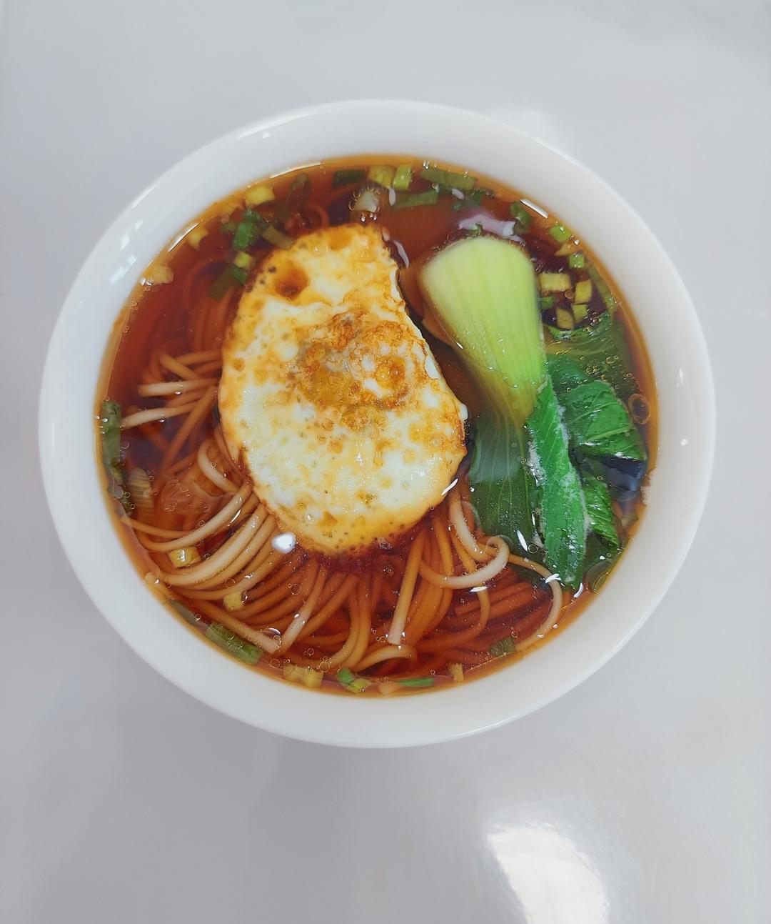 早餐来一碗清汤面，色香味俱全！