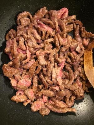 蚝油牛肉［Stir－fried Beef with Oyster Sauce］的做法 步骤2