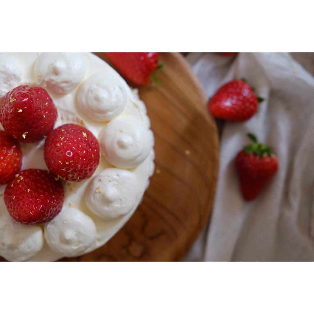 李泽言的生日蛋糕（椰香草莓蛋糕）