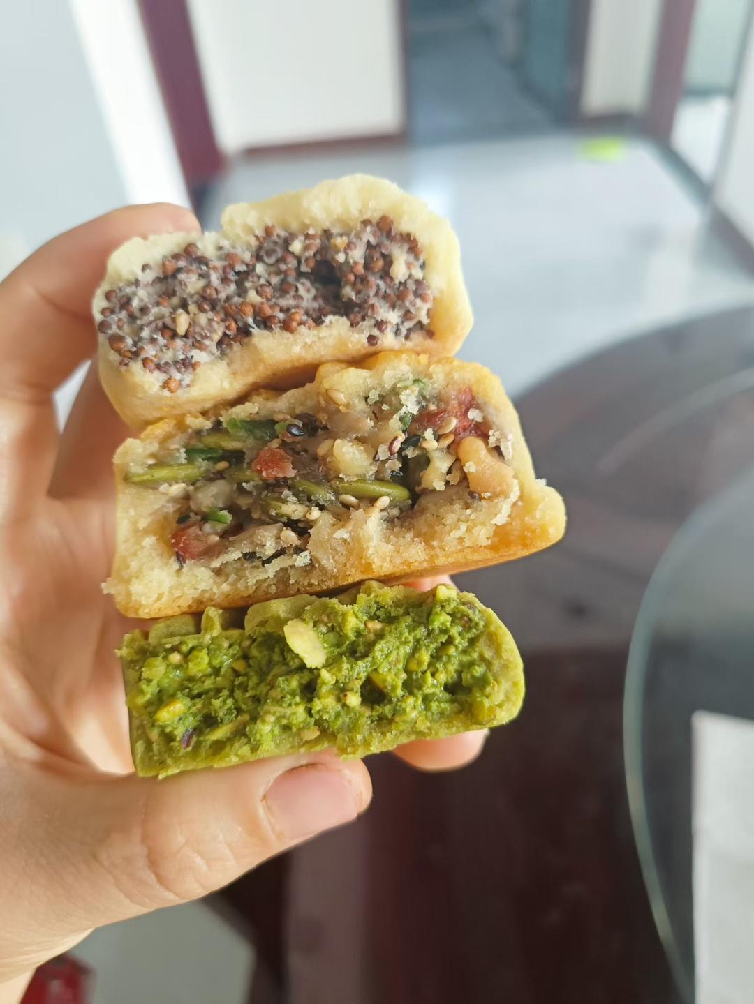 今年爆火的开心果脆皮月饼｜开心果霸霸月饼