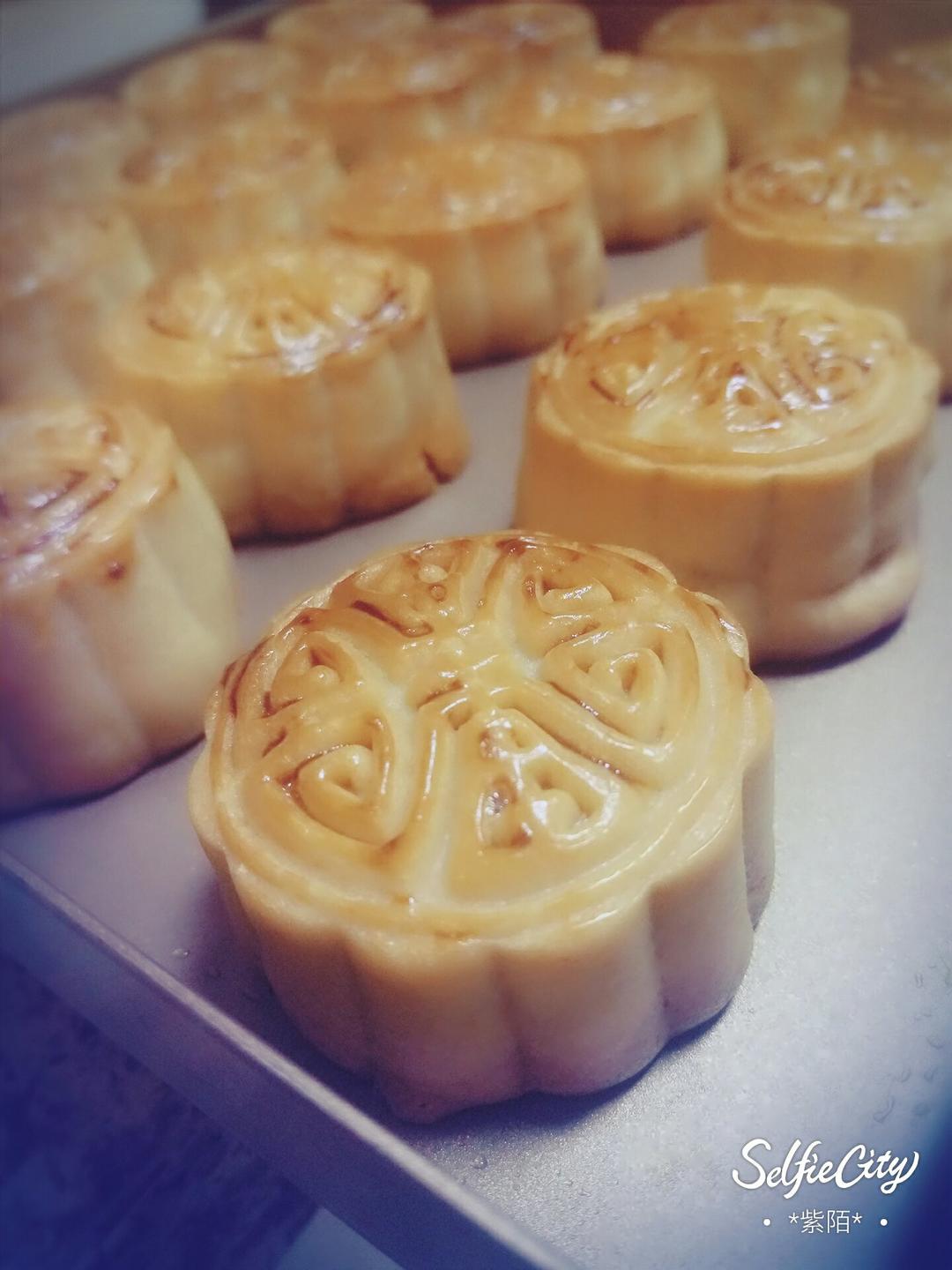 广式月饼—蛋黄莲蓉月饼