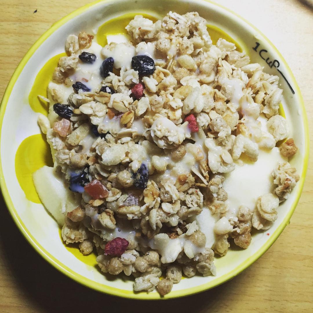 breakfast水果calbee麥片牛奶的做法