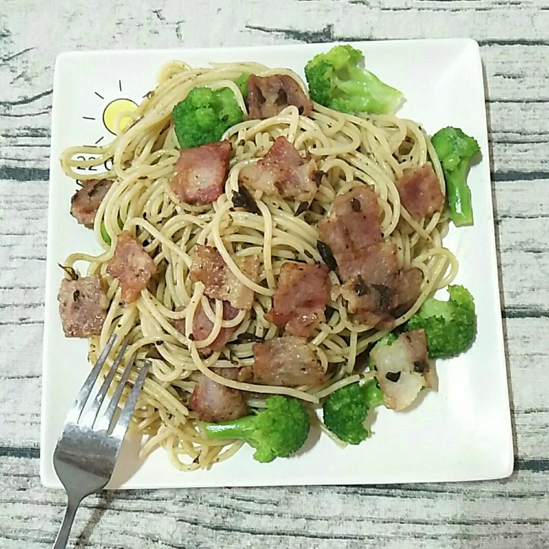 可能是最好吃系列--橄榄菜培根意面