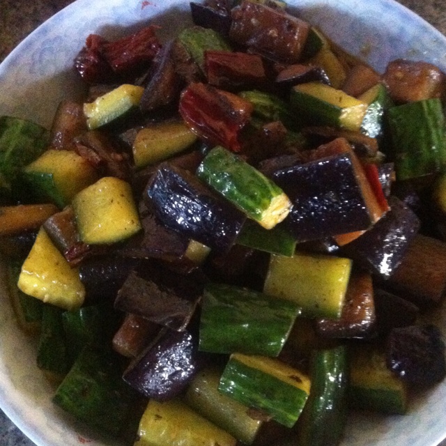 蒳着未莱慢慢品做的茄子炒黄瓜