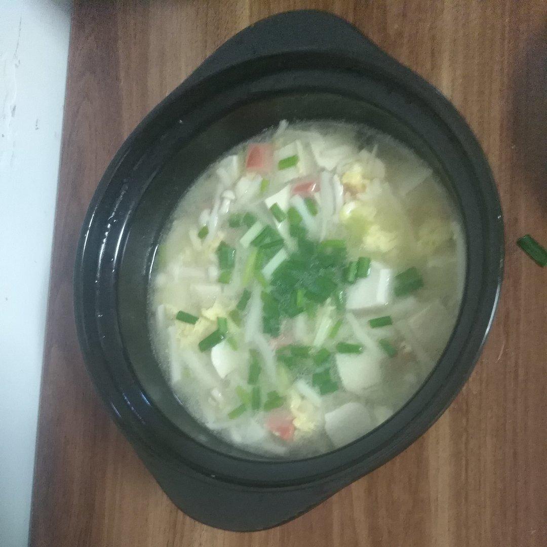 鲜掉眉毛的菌菇豆腐汤