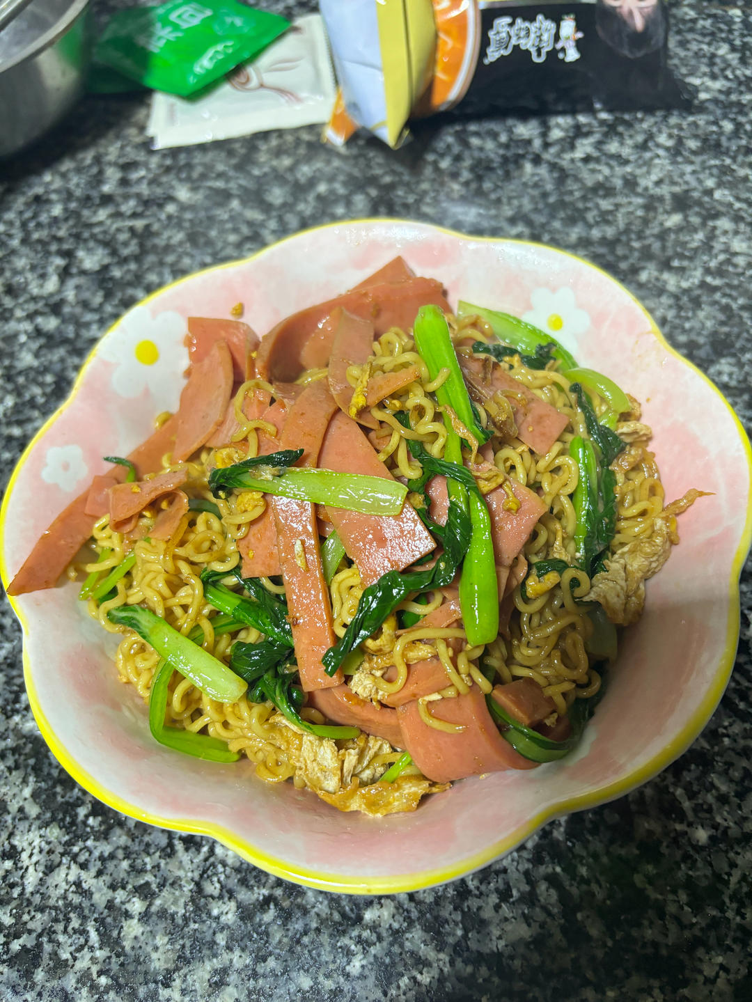 秒杀路边摊的炒方便面