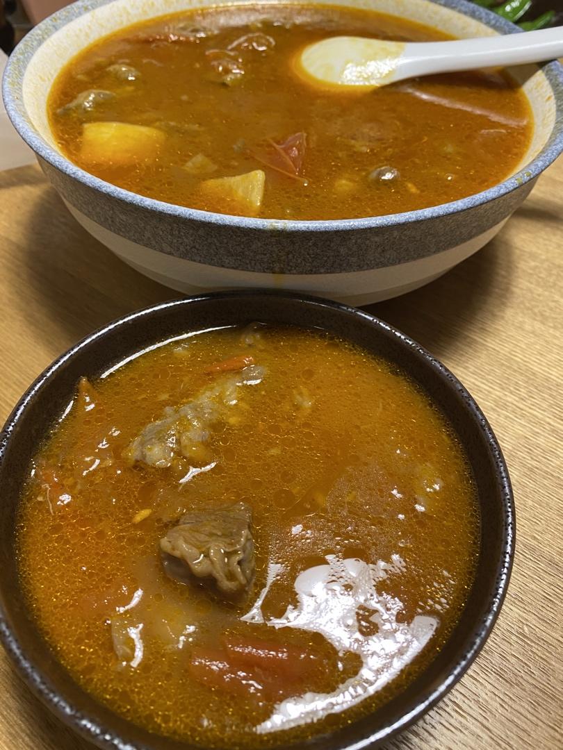 汤浓肉嫩的番茄牛腩，牛腩软烂秘法
