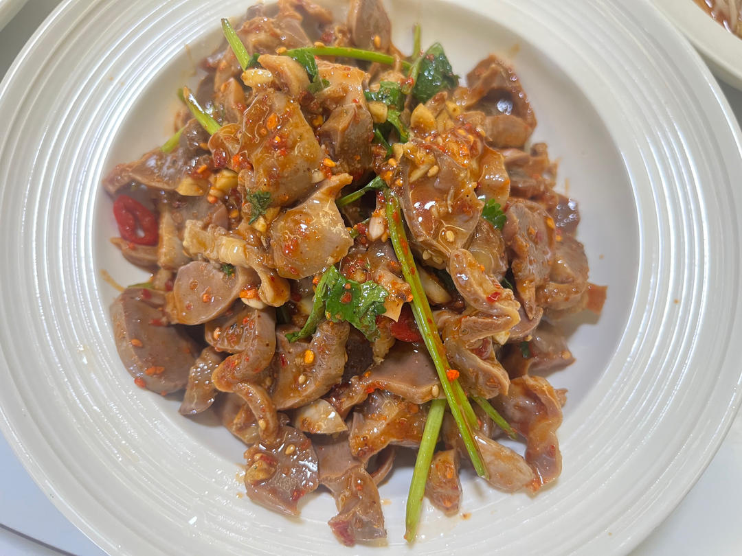 凉拌鸡胗，酱汁拌鞋底都好吃