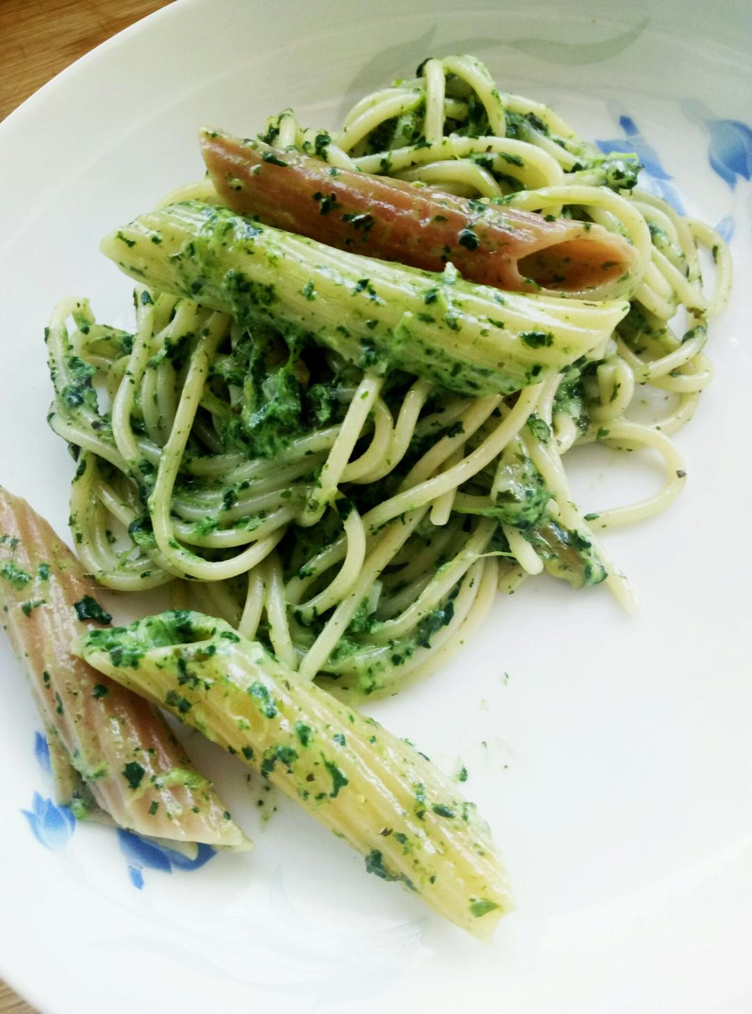 奶油菠菜青酱意大利面