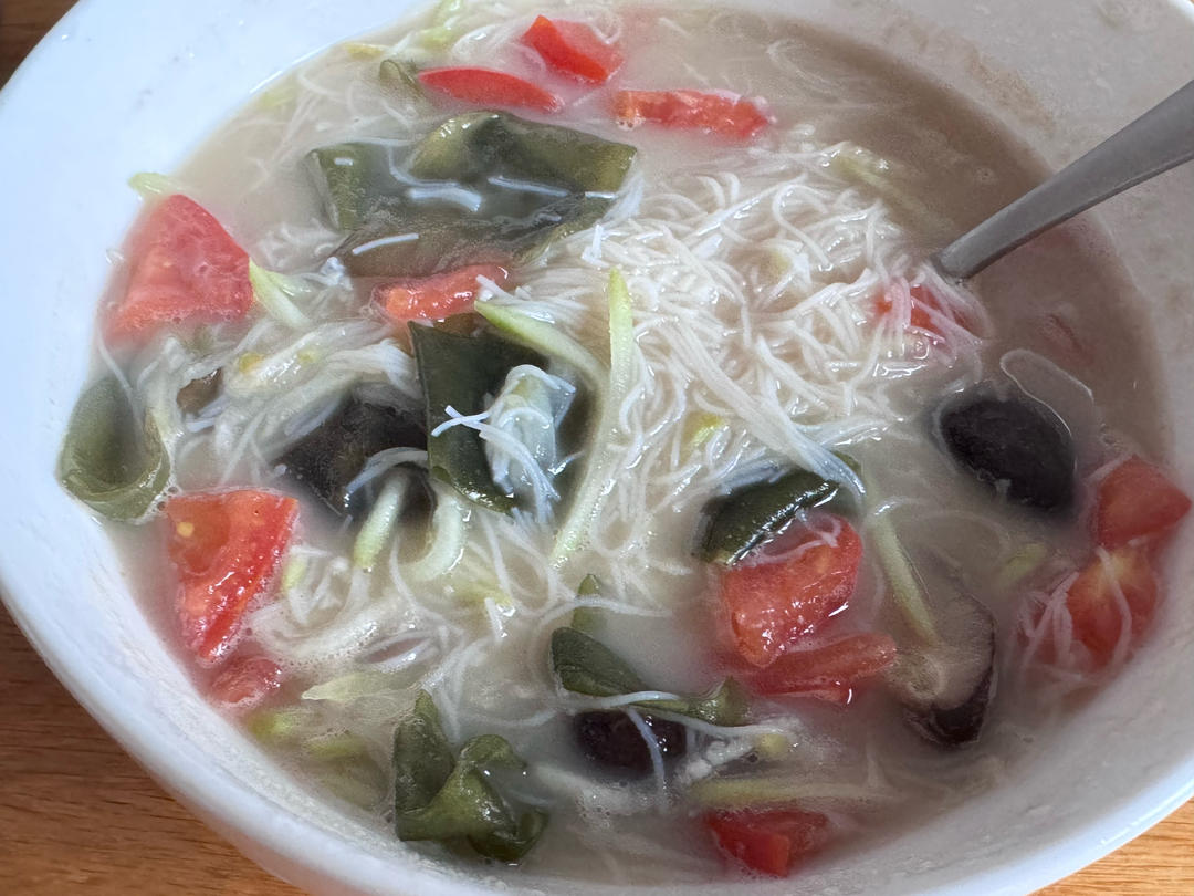 高汤米线 低脂纯素 汤底美味醇厚