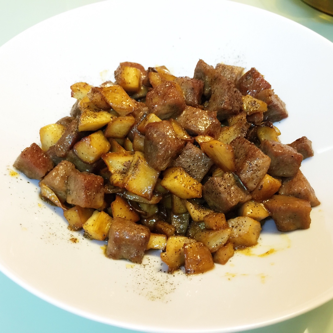 菜菜学做菜做的黑胡椒杏鲍菇牛肉粒