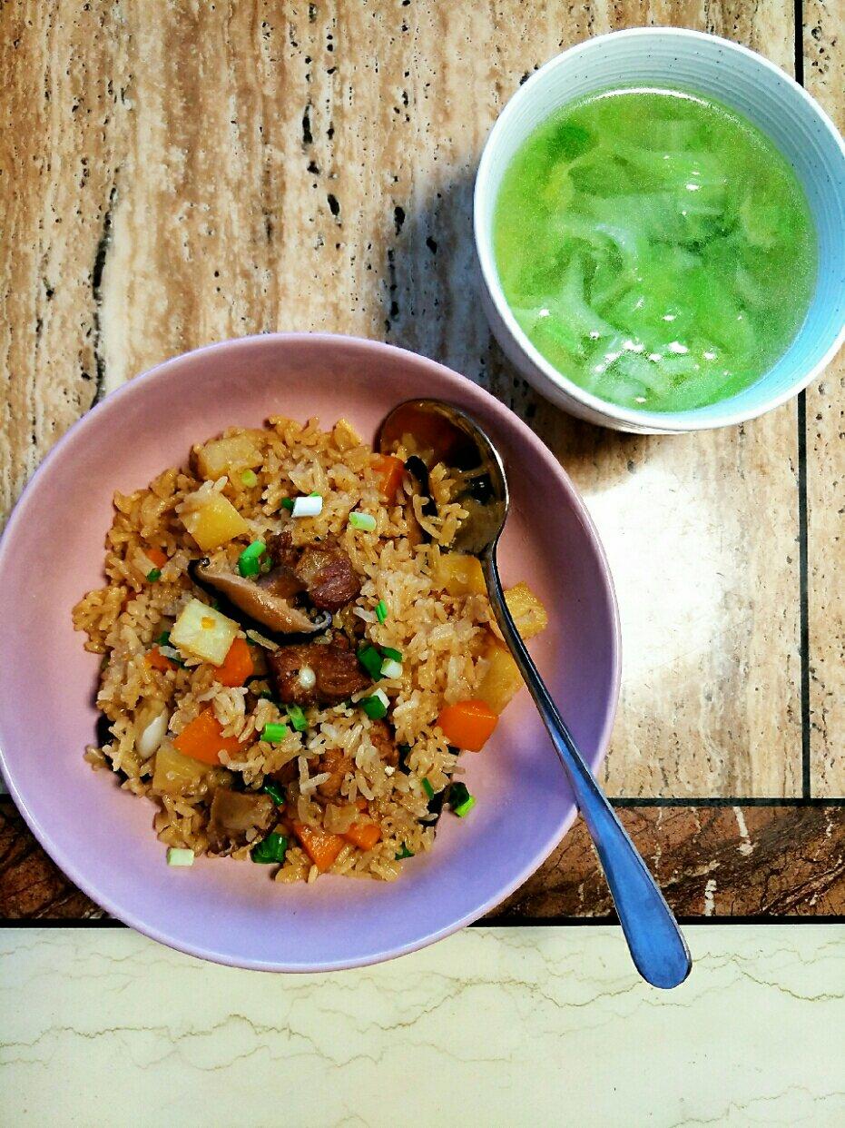 喷香排骨焖饭（爆好吃）