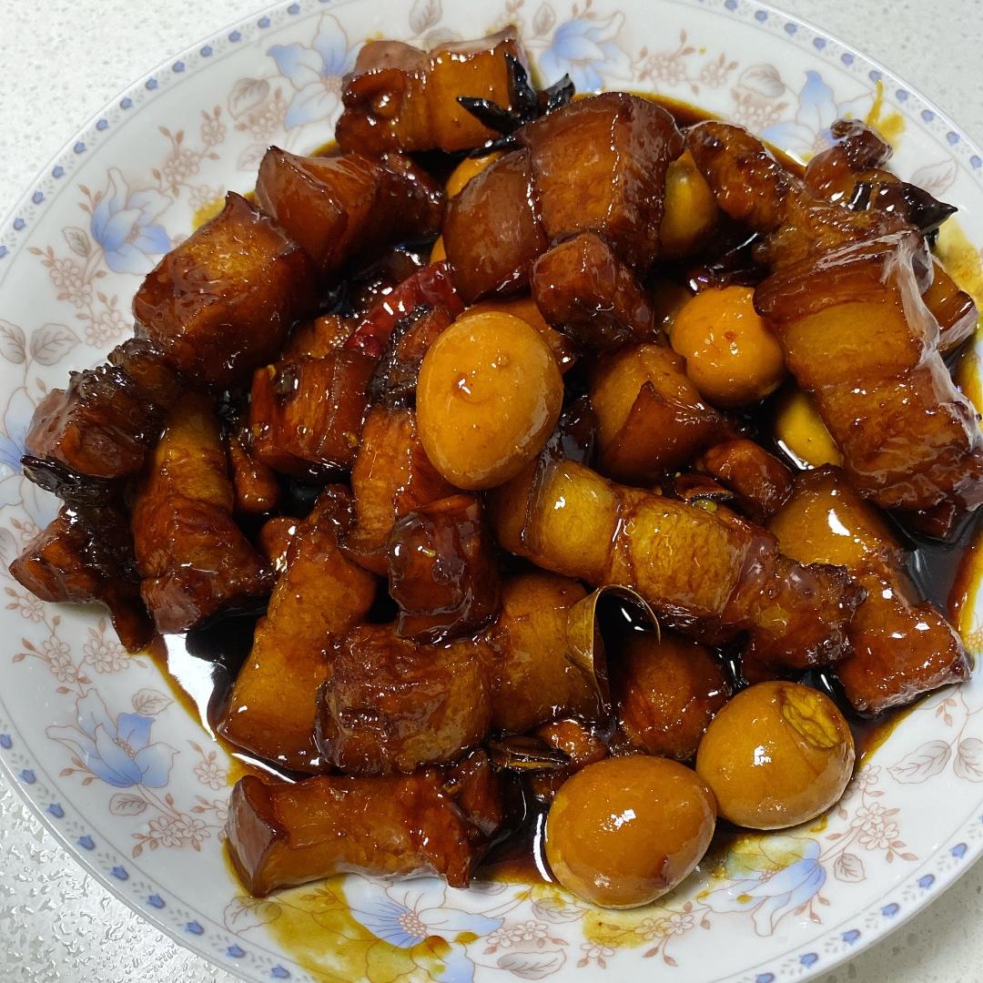 加了鹌鹑蛋后，这盘红烧肉，美味的逆天啦——鹌鹑蛋烧肉（孔瑶食谱）