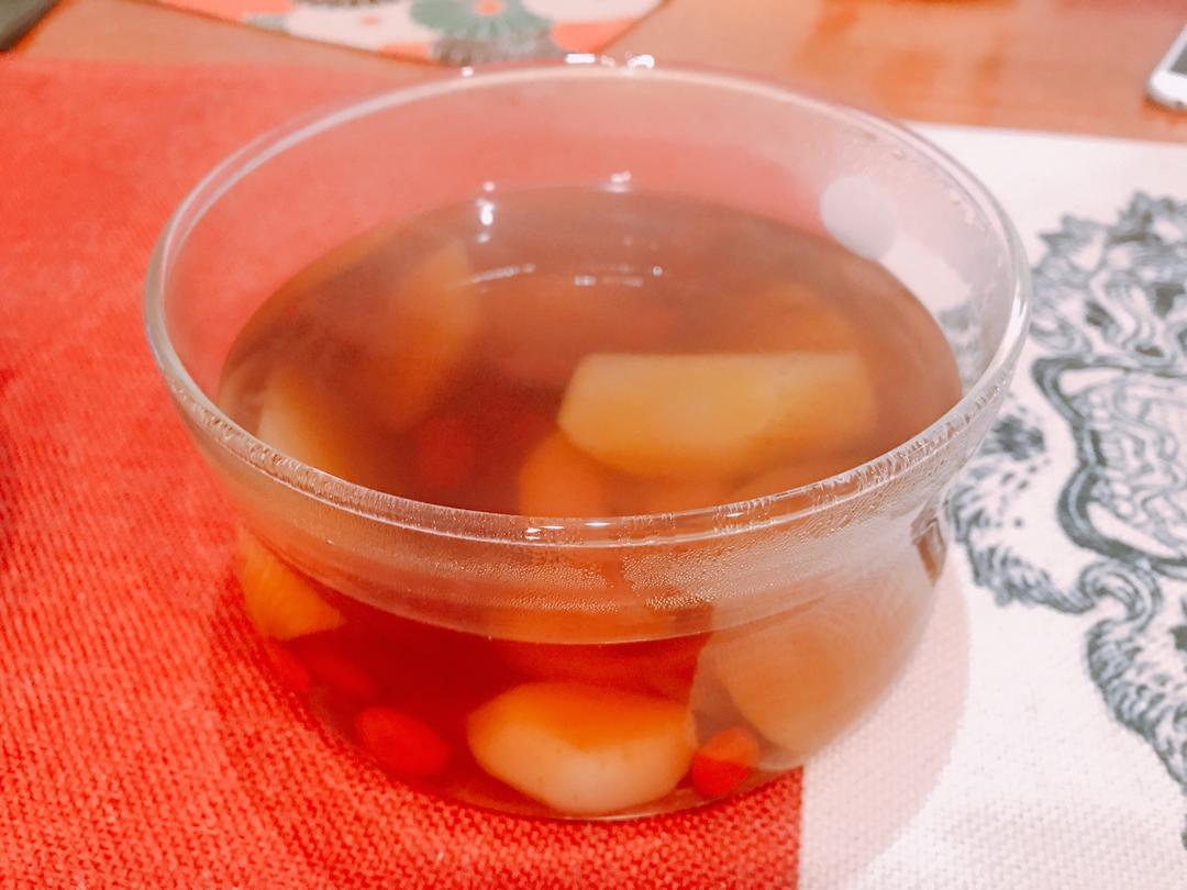 荸荠雪莲果银耳汤