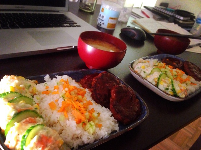 日式肉饼土豆沙拉便当