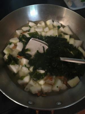 冬瓜(节瓜)裙带菜蛤干汤的做法 步骤5