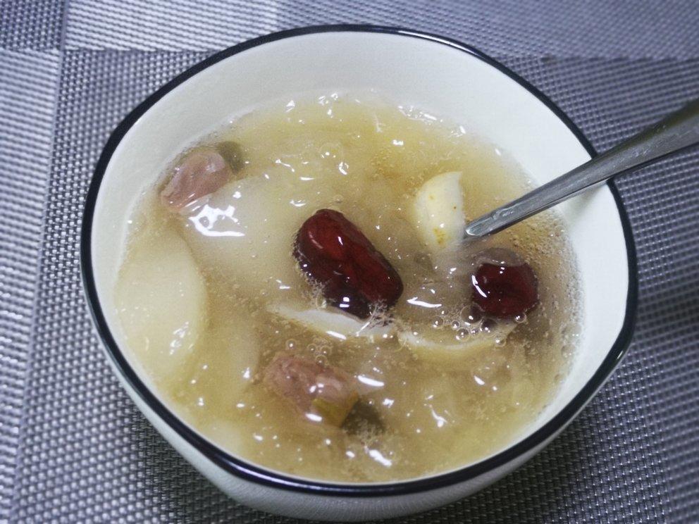 银耳百合莲子红枣雪梨羹