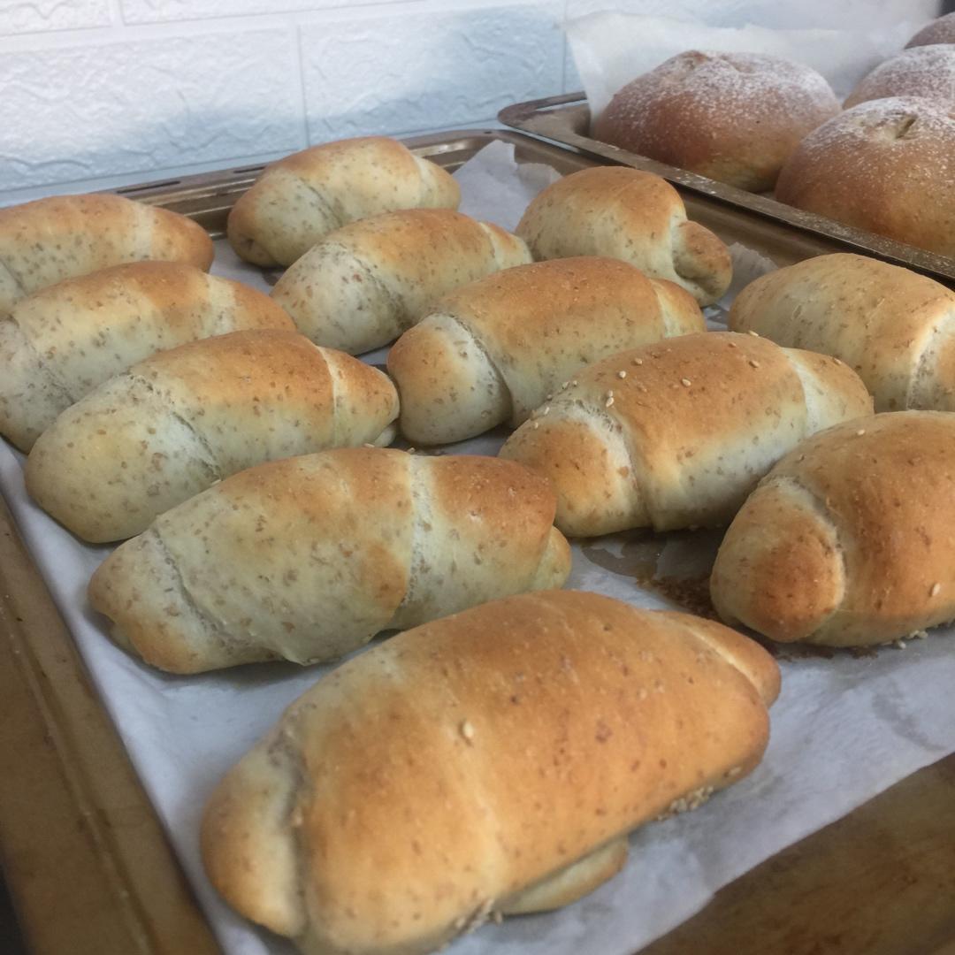 香香脆脆的~~~全麦芝麻盐面包