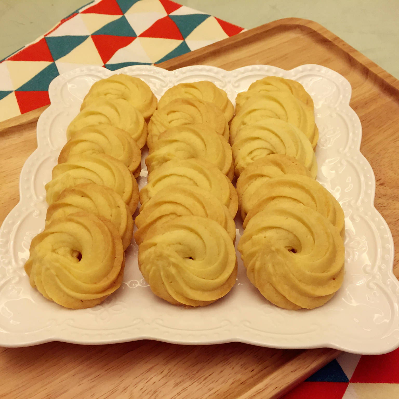 挤花毫无压力的巧克力曲奇