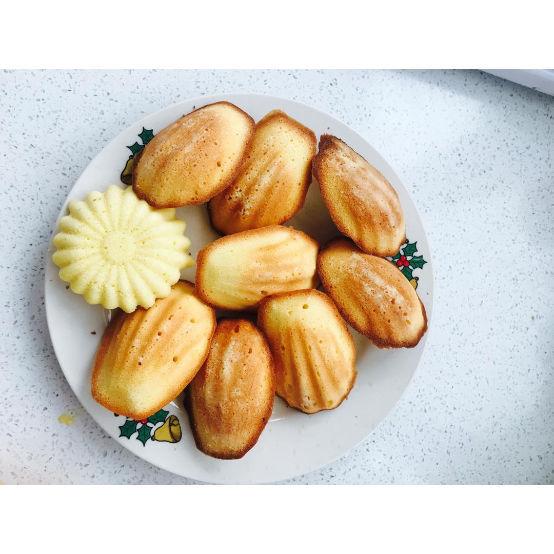 玛德琳（蓝带方）