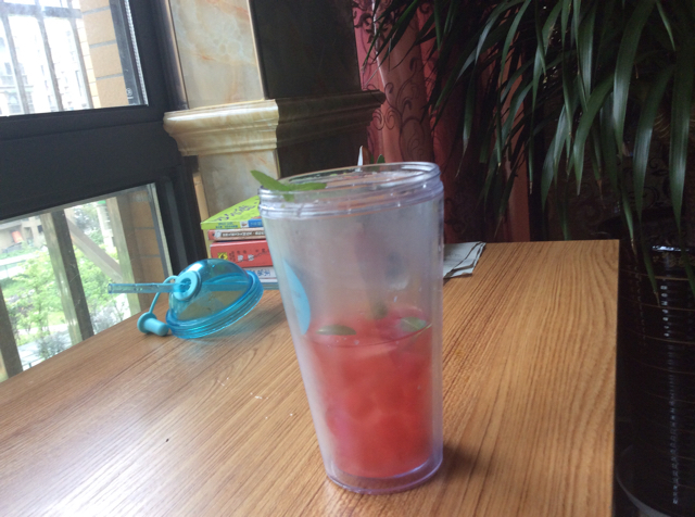 detox water 自制排毒养颜水 健康饮料 果蔬泡汁