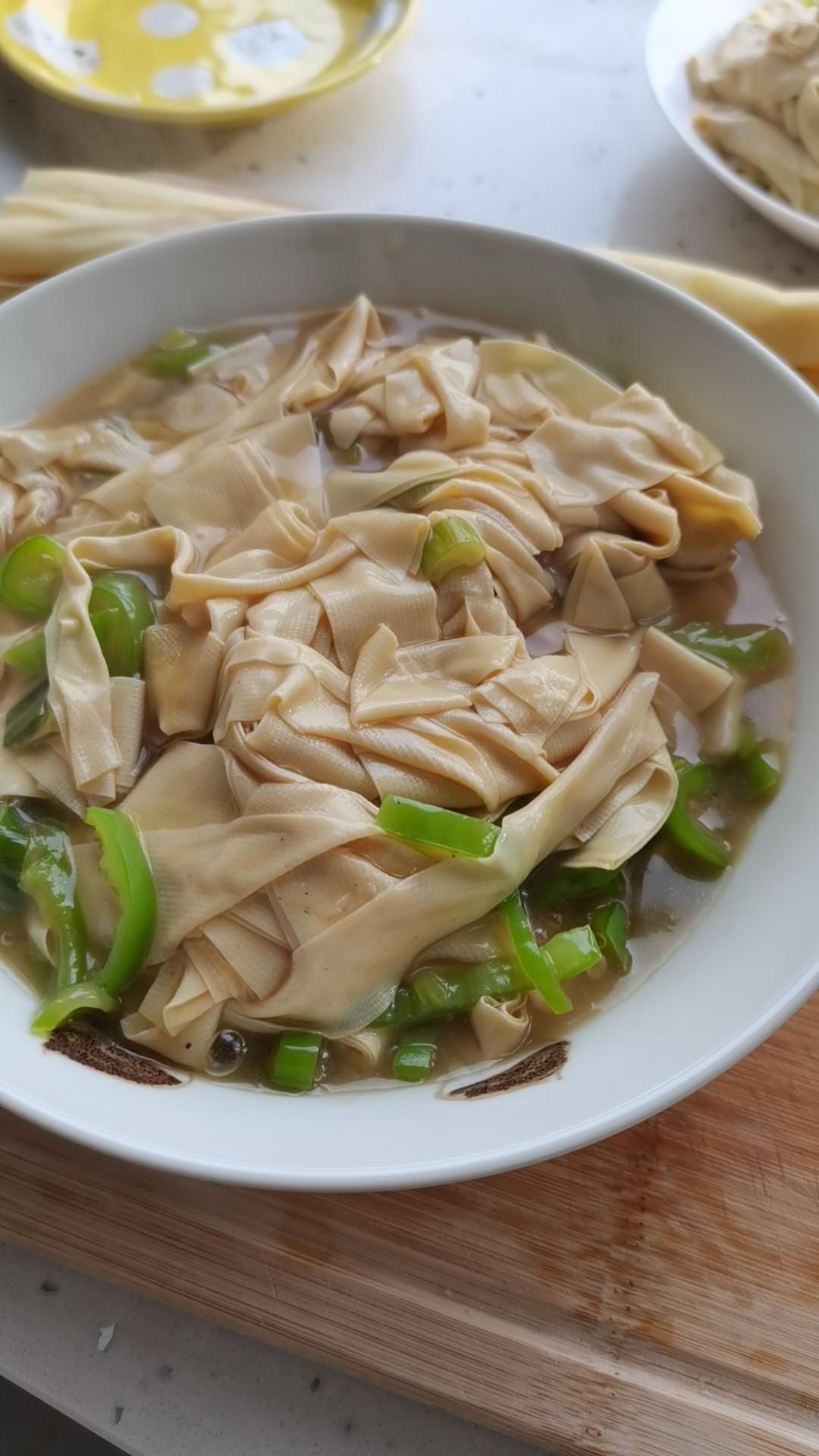 尖椒干豆腐不要直接炒，大厨教你技巧，鲜香滑嫩味道好，太香了