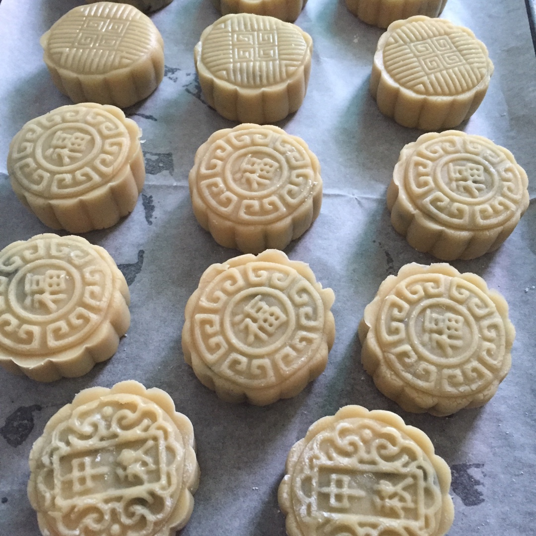 广式月饼—蛋黄莲蓉月饼