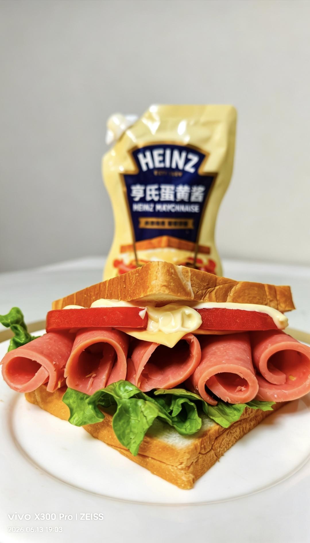 早餐三明治 用亨氏蛋黄酱