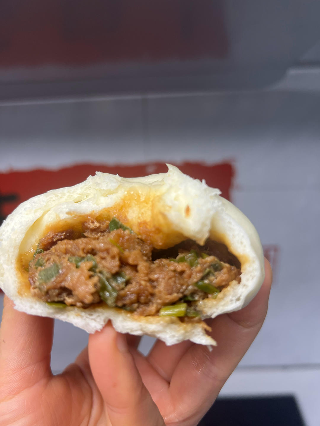松软多汁的肉包子