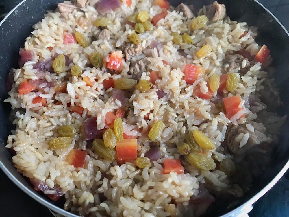 新疆人的牛肉抓饭