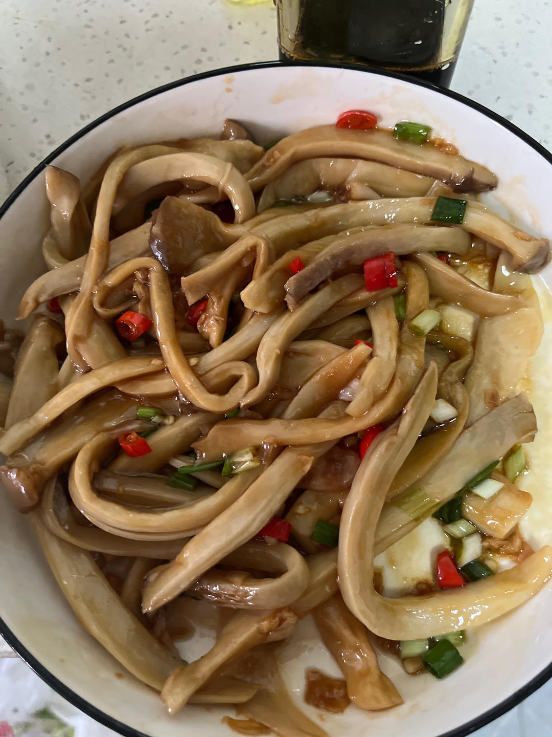 手撕凉拌鸡腿菇