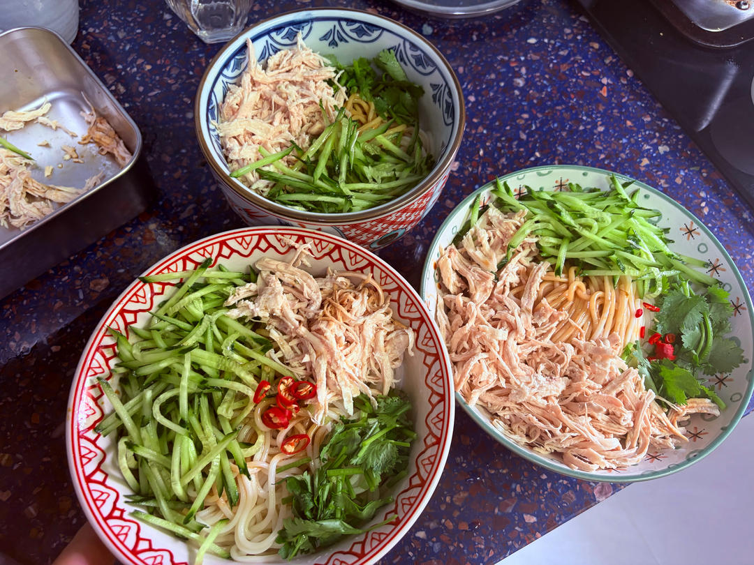 藤椒鸡丝凉面