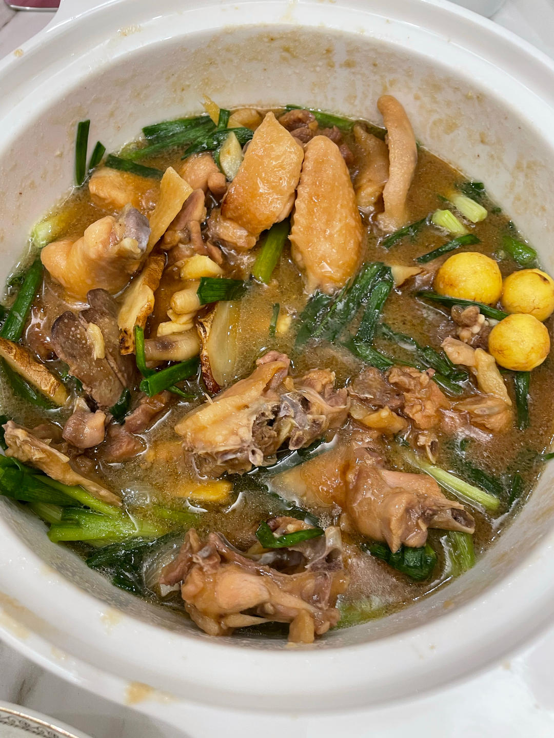 香味十足的沙姜鸡煲