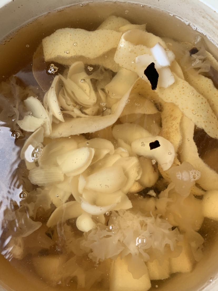 百合陈皮银耳雪梨汤