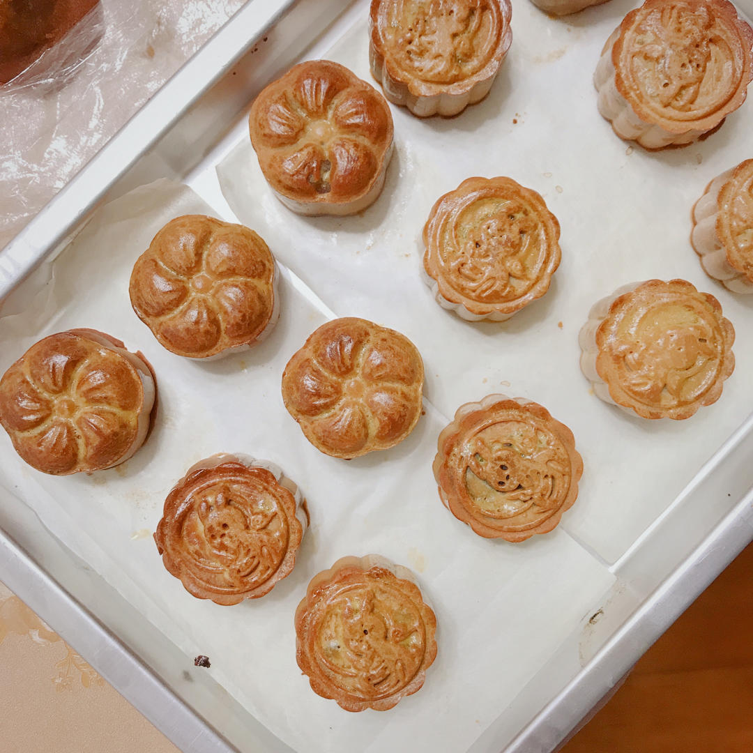 广式月饼—蛋黄莲蓉月饼